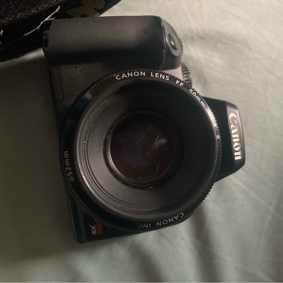 Canon camera , new lens - Picture 2 of 7